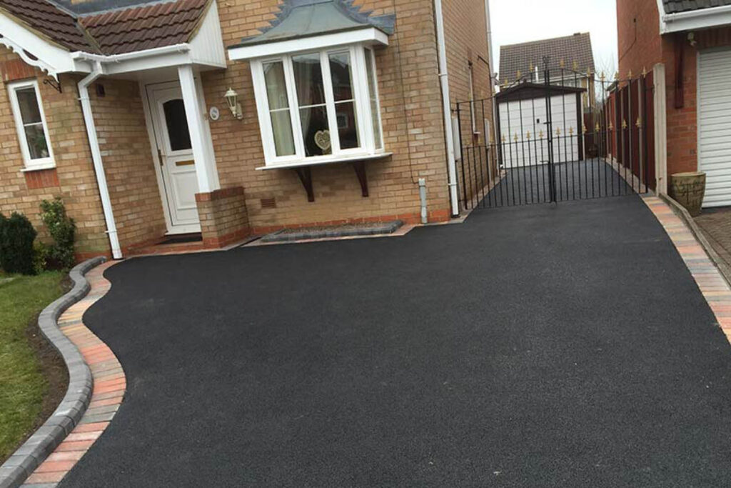 tarmac drive with border edging